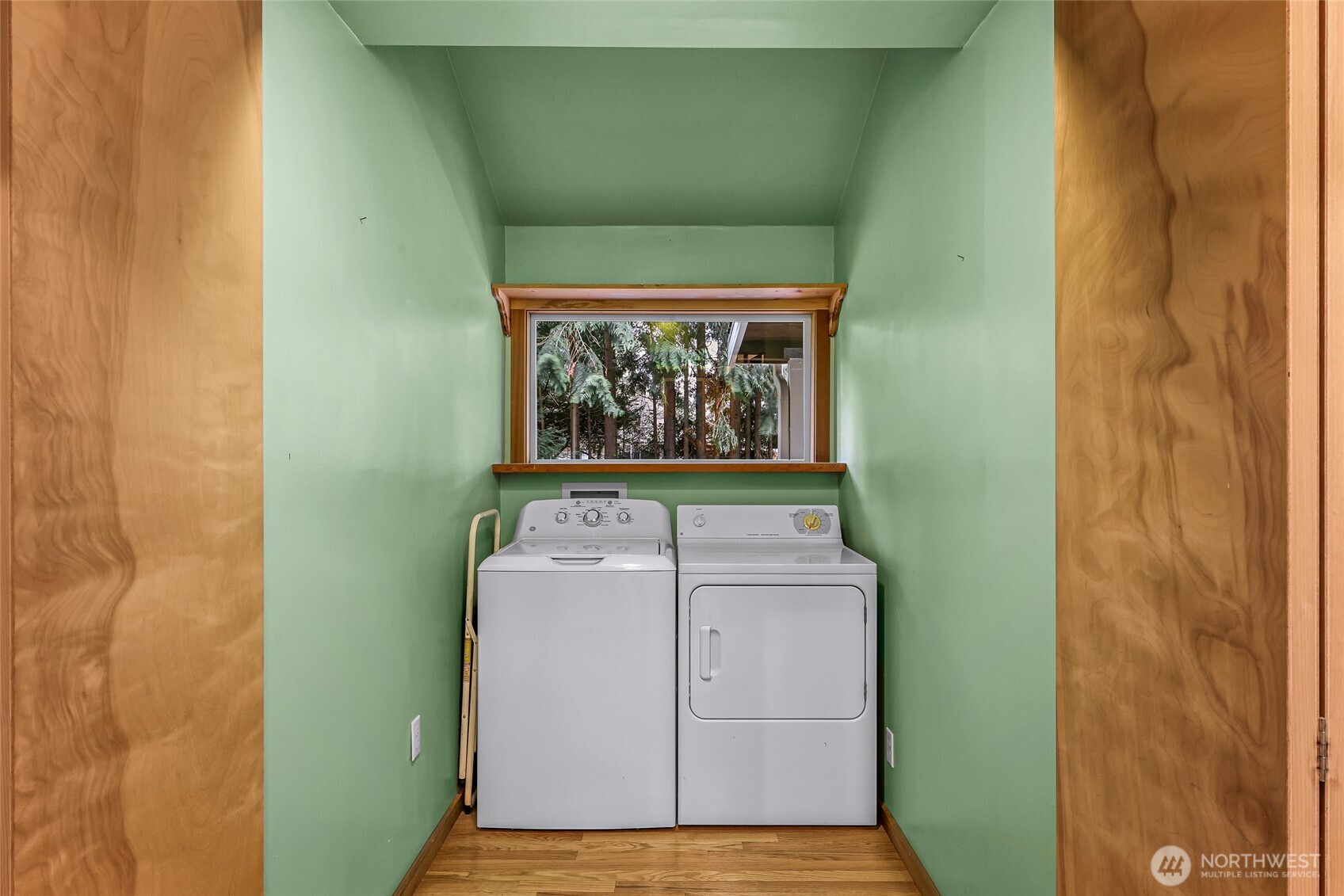 12214 NE 97th Street , Kirkland, WA 98033