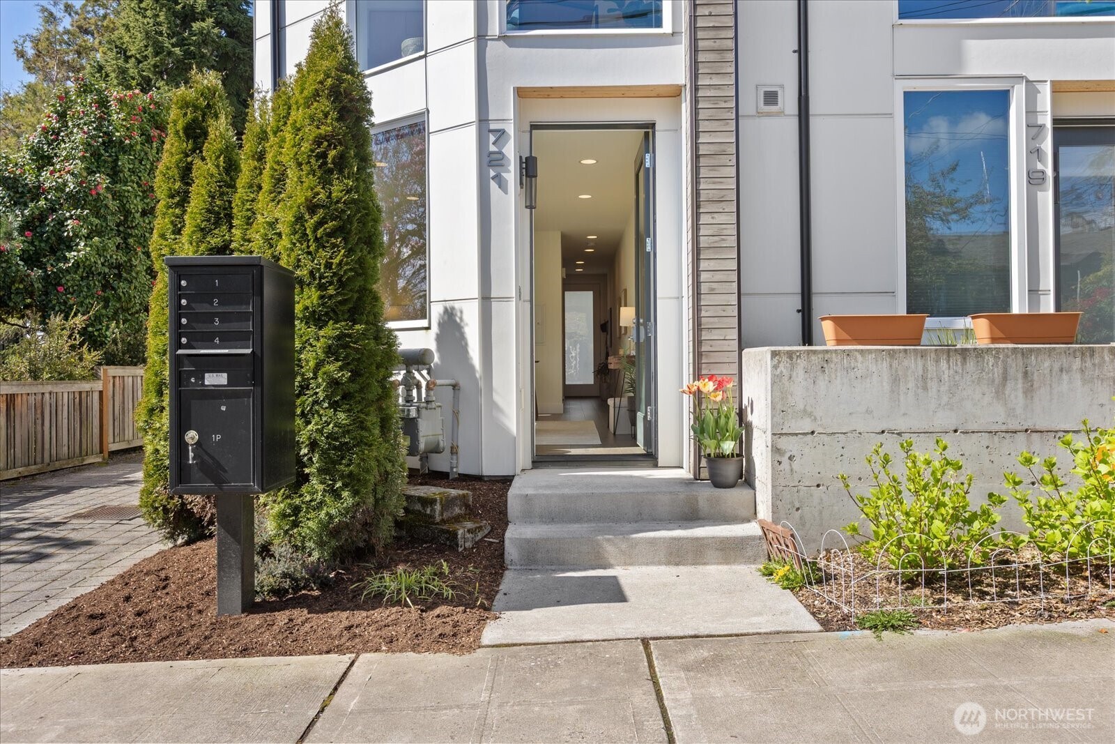 721 24th Avenue S, Seattle, WA 98144-3003