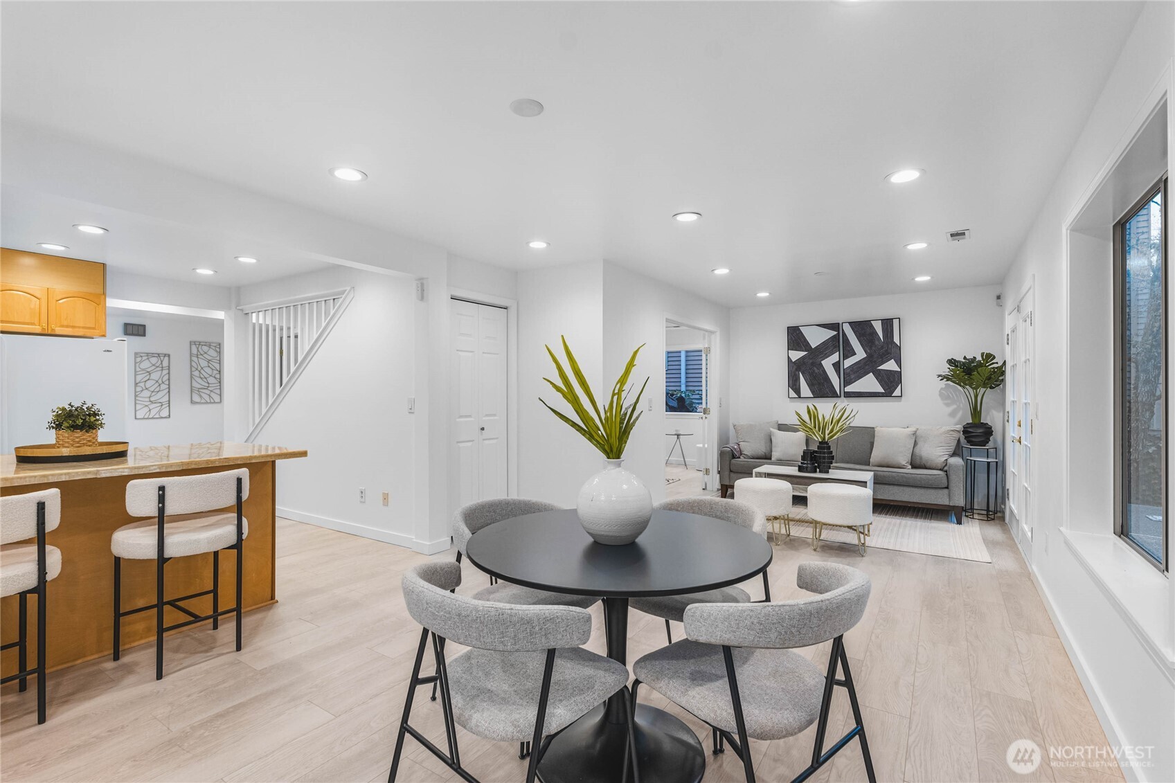 17431 NE 28th Street , Redmond, WA 98052