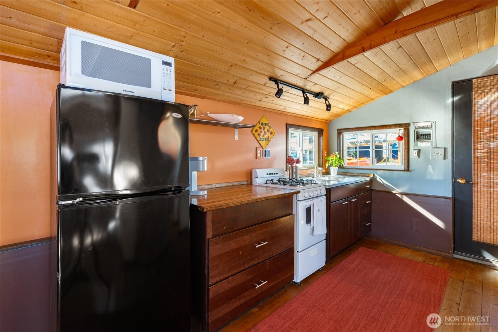 2401 N Northlake Way #L6, Seattle, WA 98103