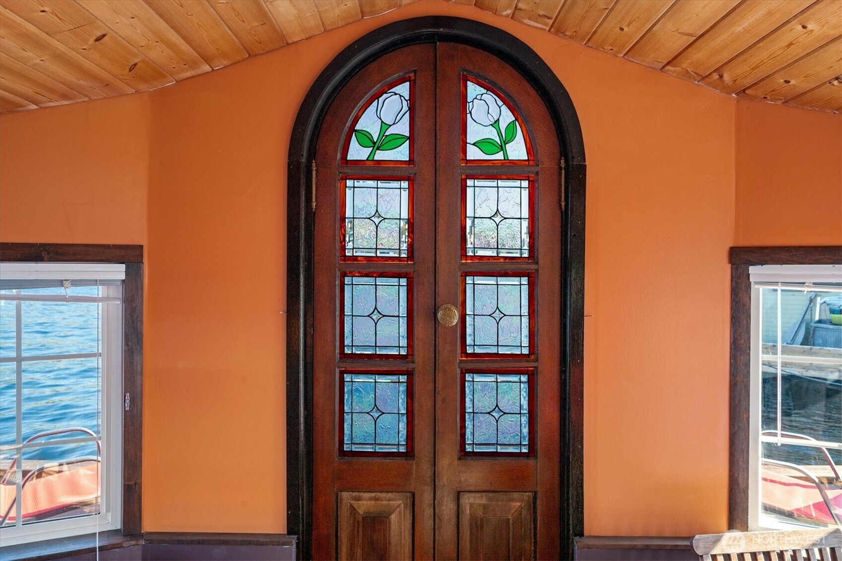 2401 N Northlake Way #L6, Seattle, WA 98103