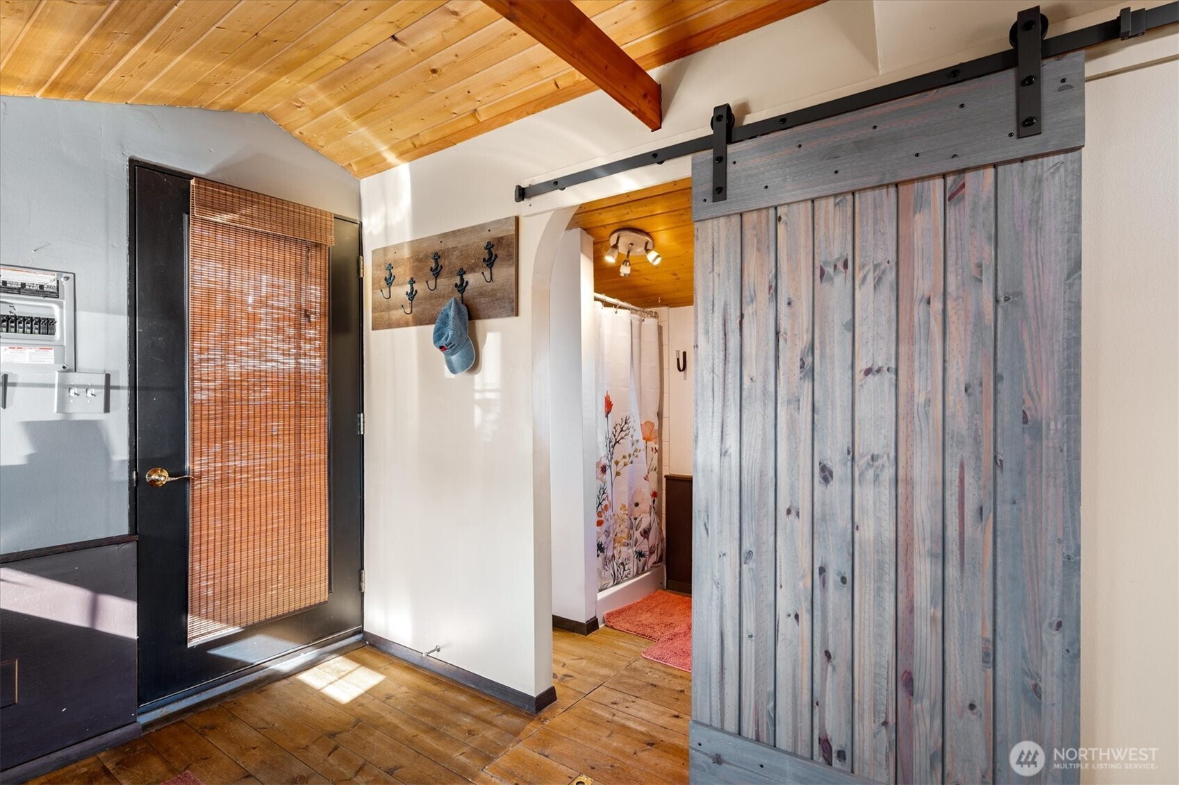 2401 N Northlake Way #L6, Seattle, WA 98103