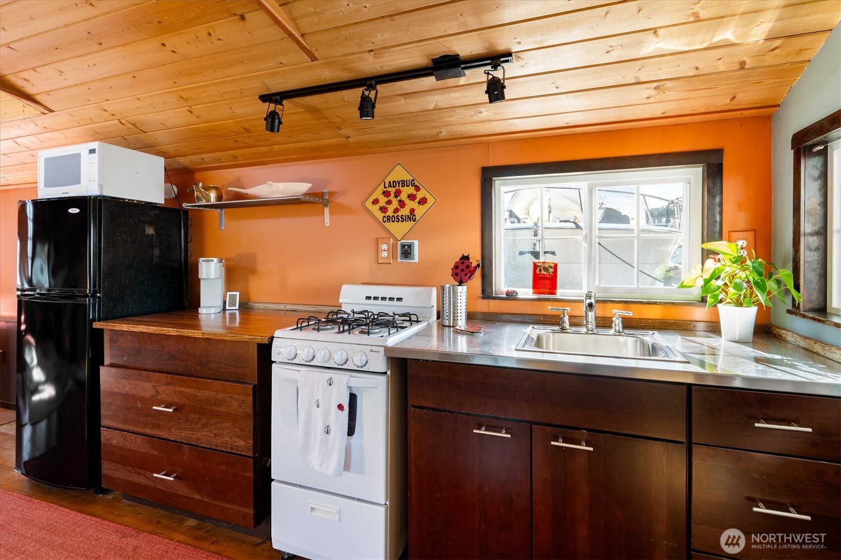 2401 N Northlake Way #L6, Seattle, WA 98103