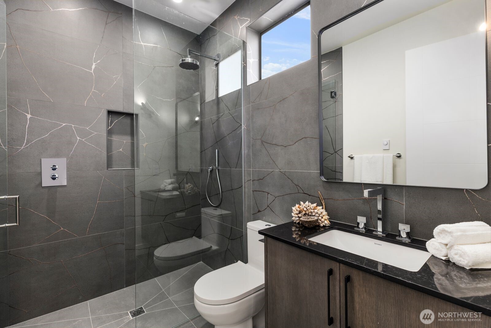 1653 105th Avenue SE, Bellevue, WA 98004