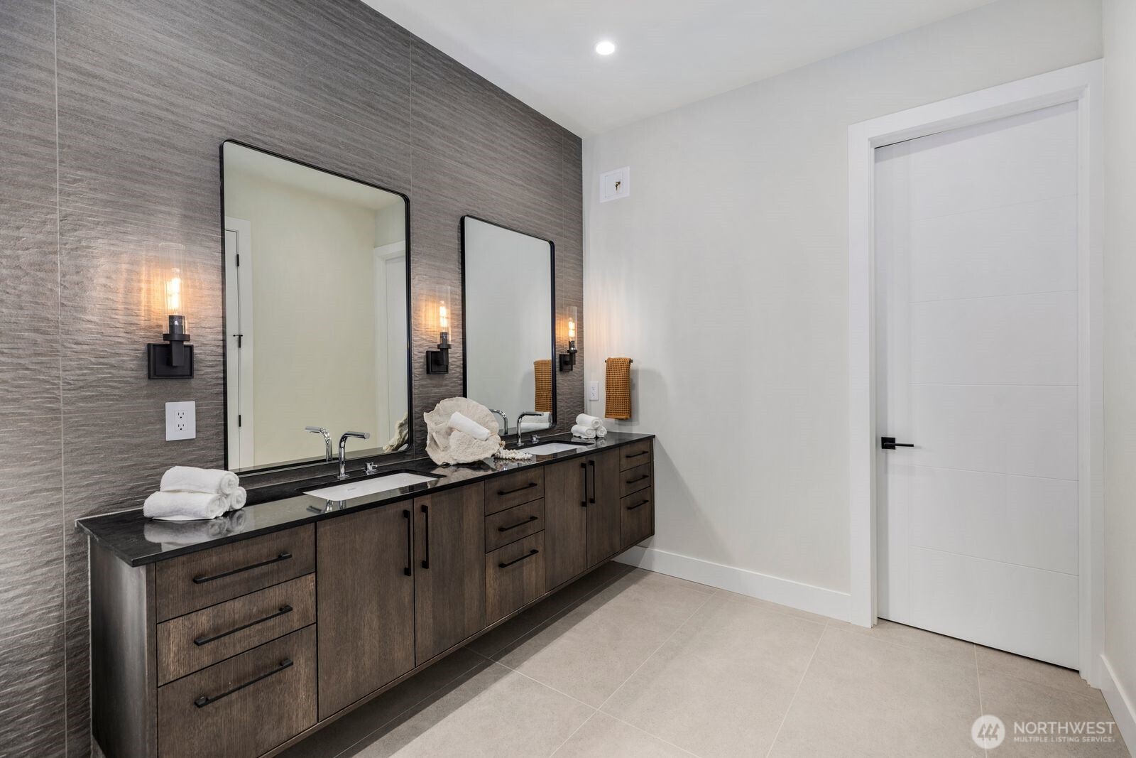 1653 105th Avenue SE, Bellevue, WA 98004