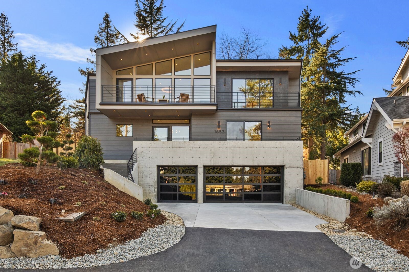 1653 105th Avenue SE, Bellevue, WA 98004