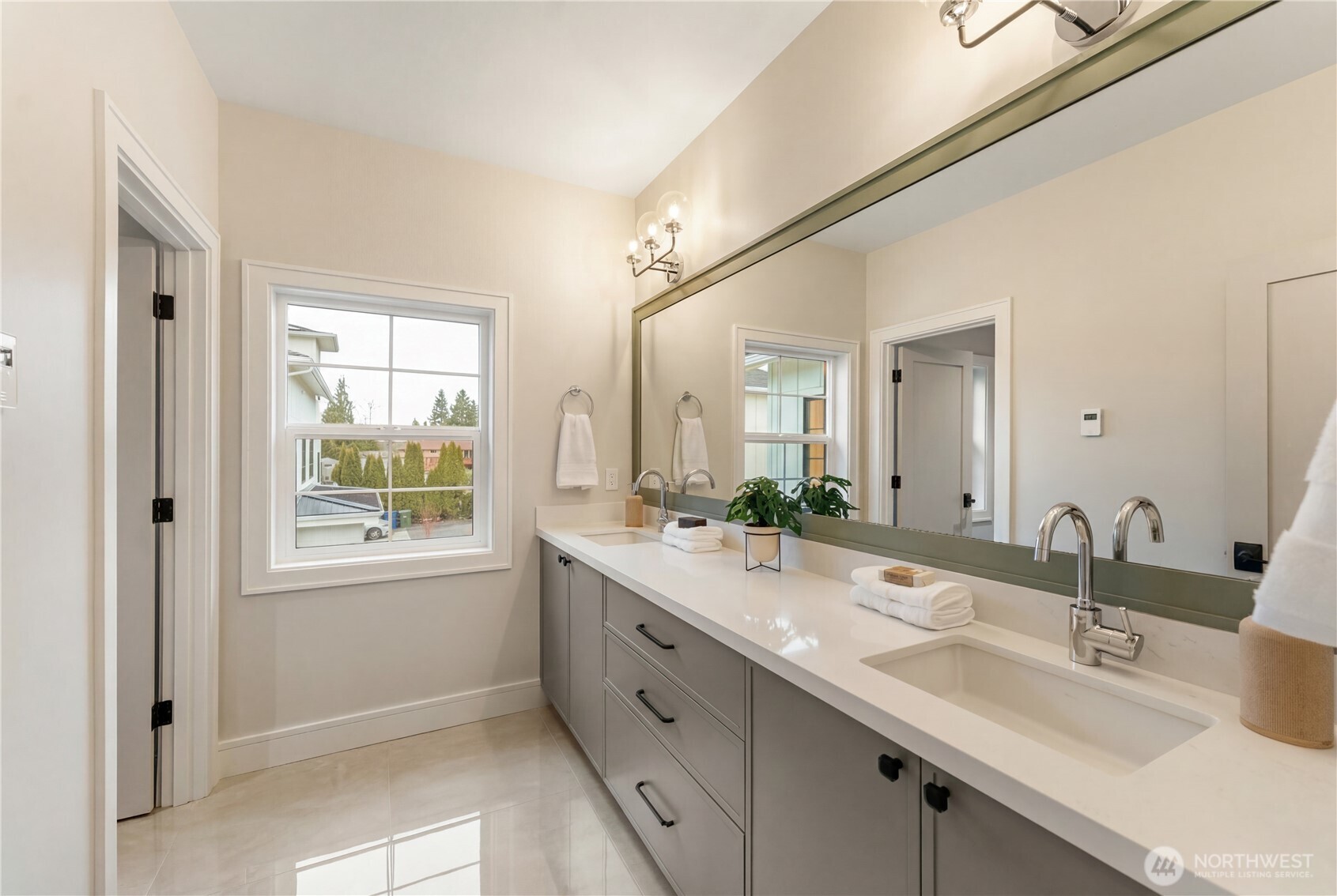 12811 SE 44th Place , Bellevue, WA 98006