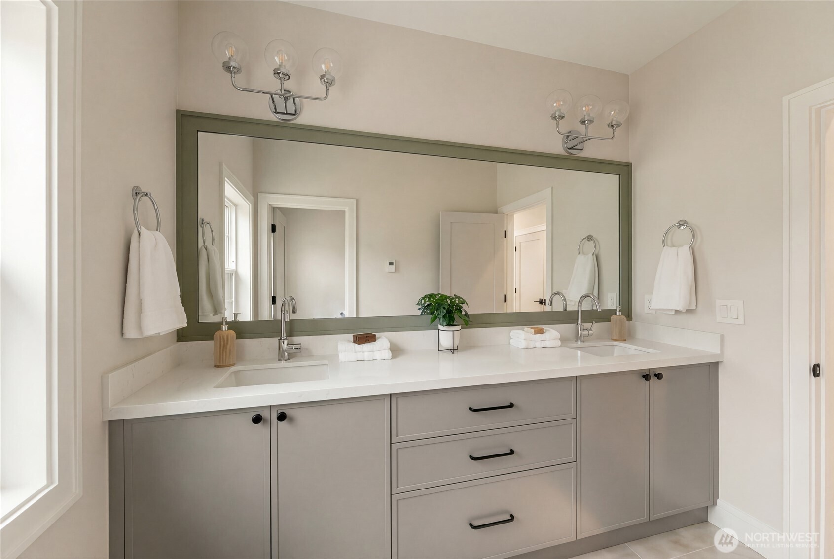 12811 SE 44th Place , Bellevue, WA 98006