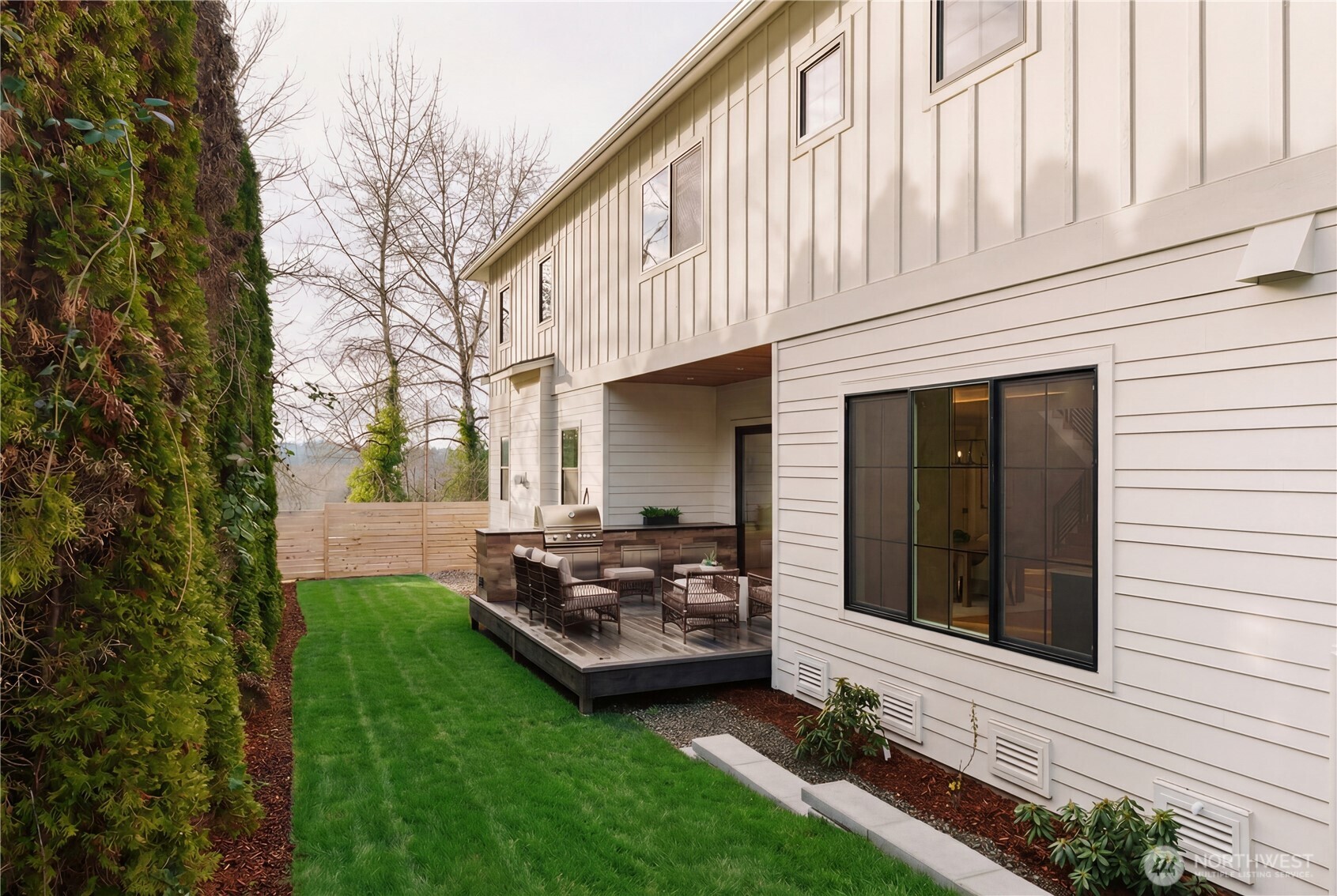 12811 SE 44th Place , Bellevue, WA 98006