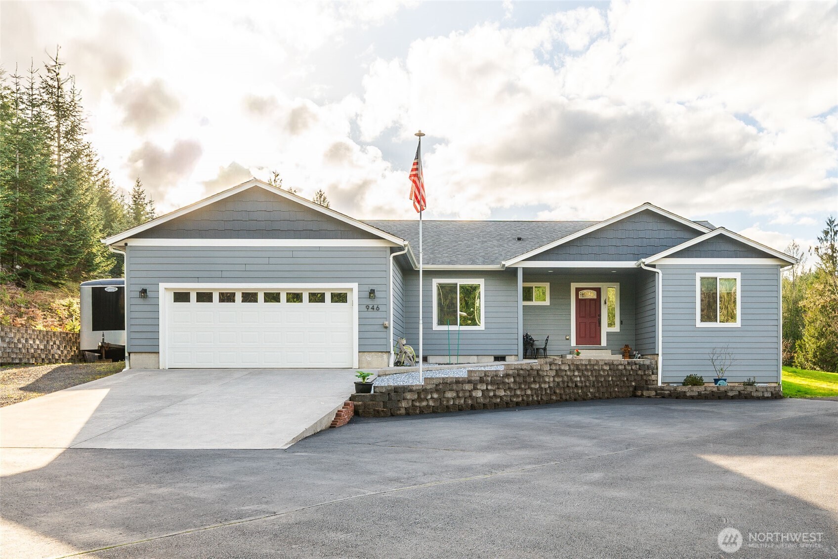 946 Paine Road , Castle Rock, WA 98611