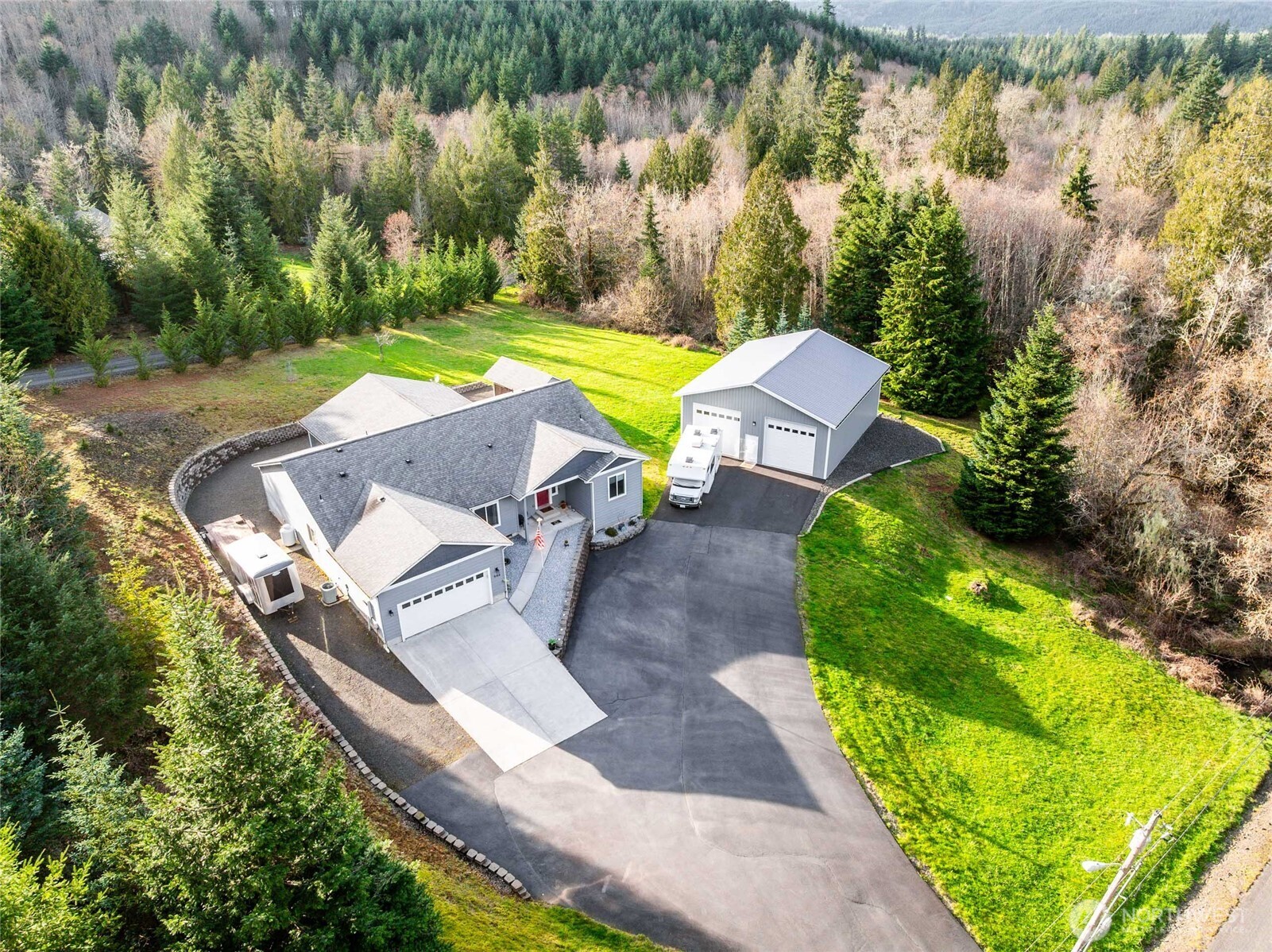 946 Paine Road , Castle Rock, WA 98611