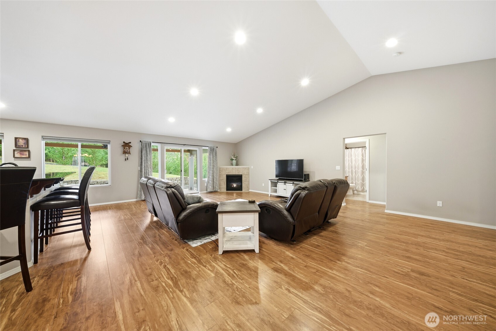 946 Paine Road , Castle Rock, WA 98611