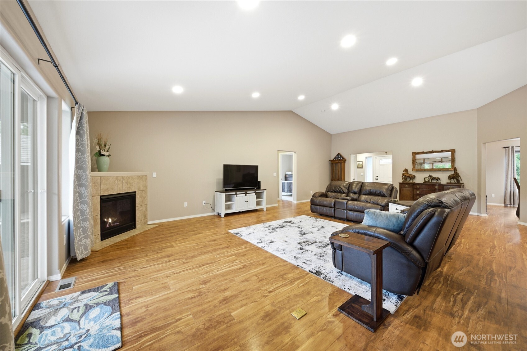 946 Paine Road , Castle Rock, WA 98611