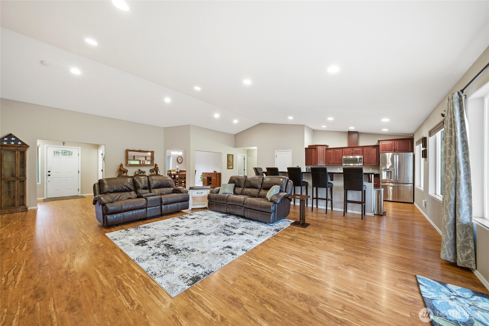 946 Paine Road , Castle Rock, WA 98611