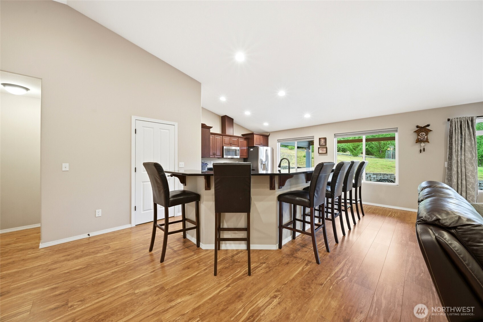 946 Paine Road , Castle Rock, WA 98611