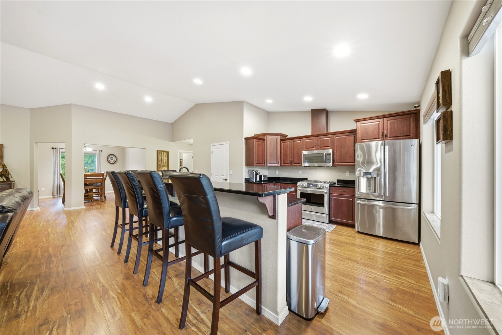 946 Paine Road , Castle Rock, WA 98611