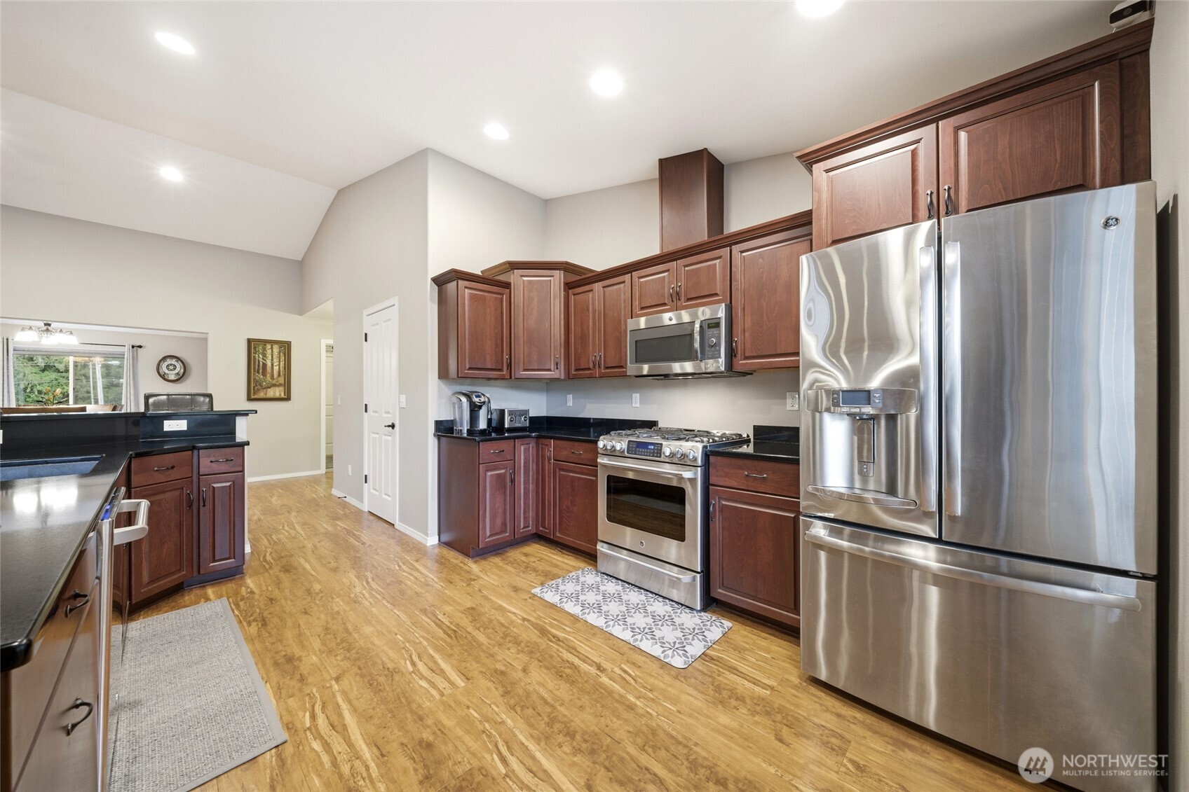 946 Paine Road , Castle Rock, WA 98611