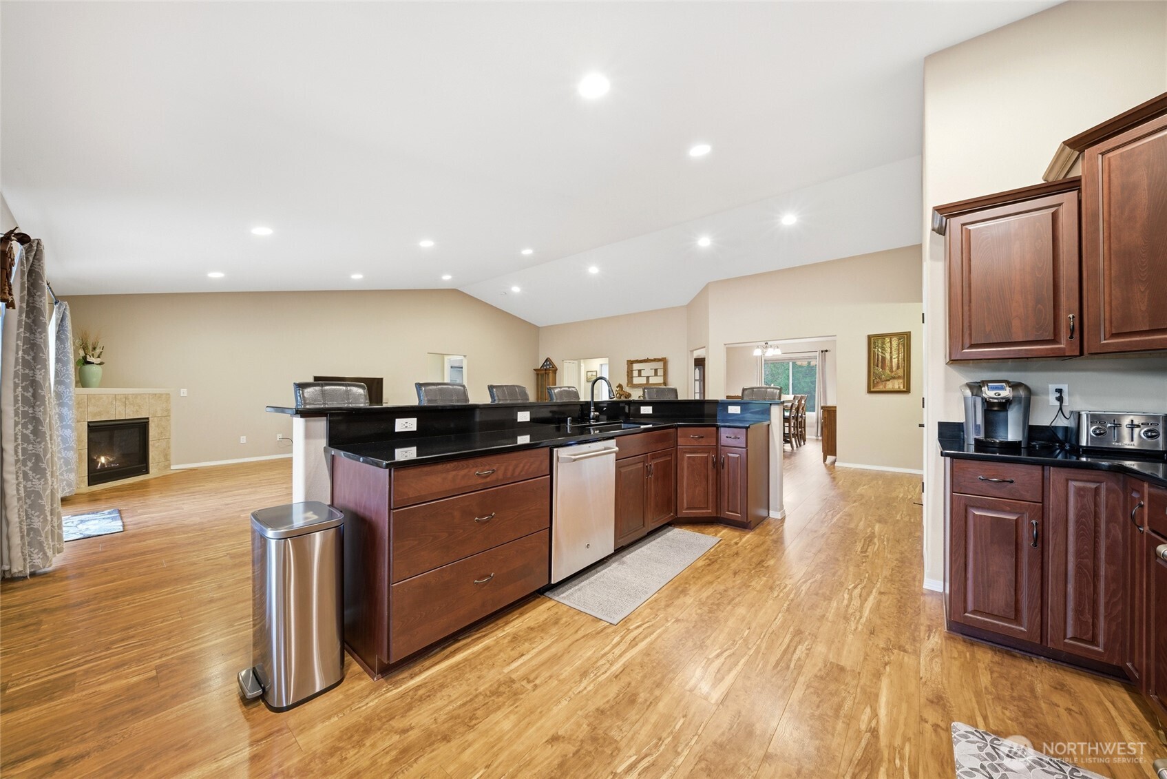 946 Paine Road , Castle Rock, WA 98611