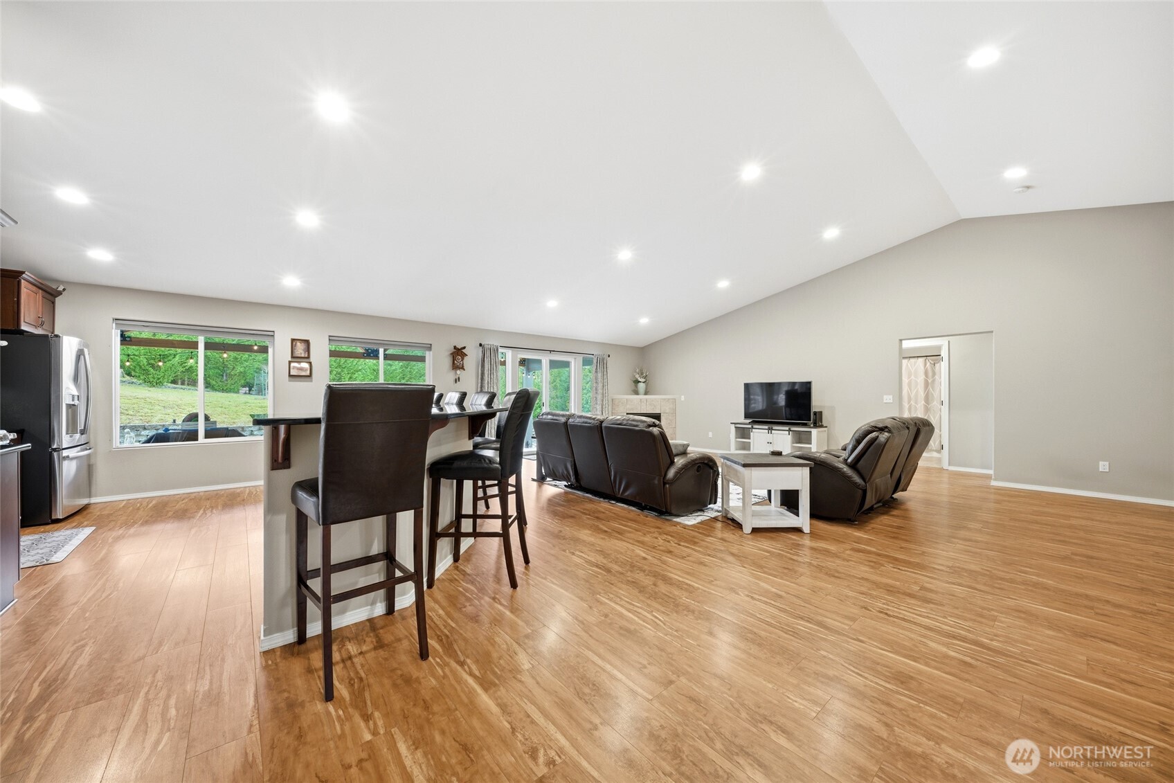 946 Paine Road , Castle Rock, WA 98611