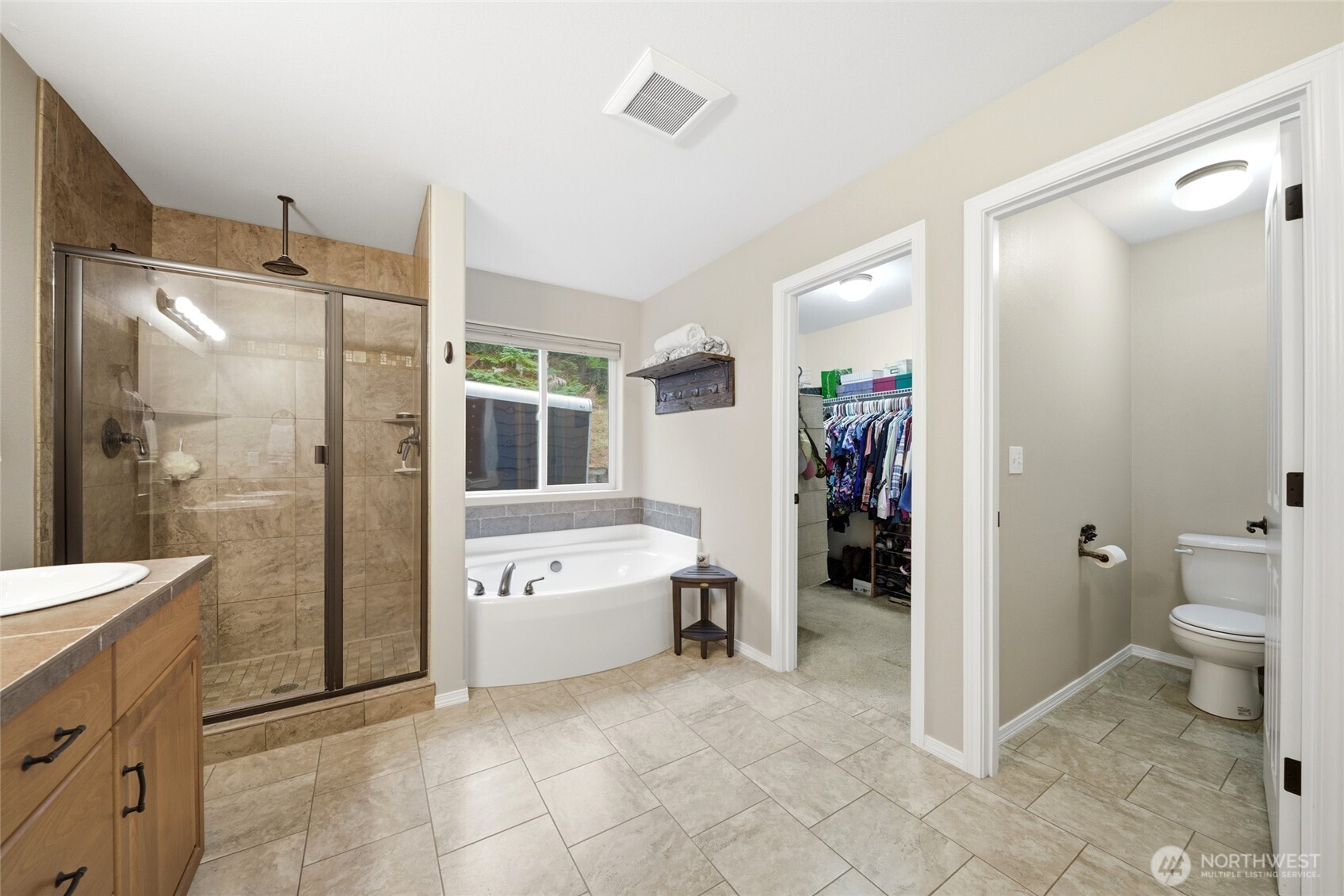 946 Paine Road , Castle Rock, WA 98611