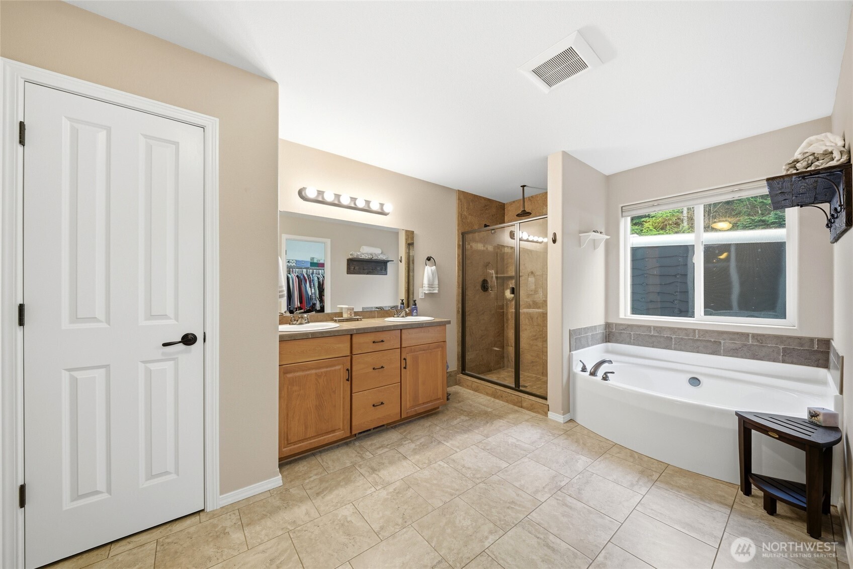 946 Paine Road , Castle Rock, WA 98611
