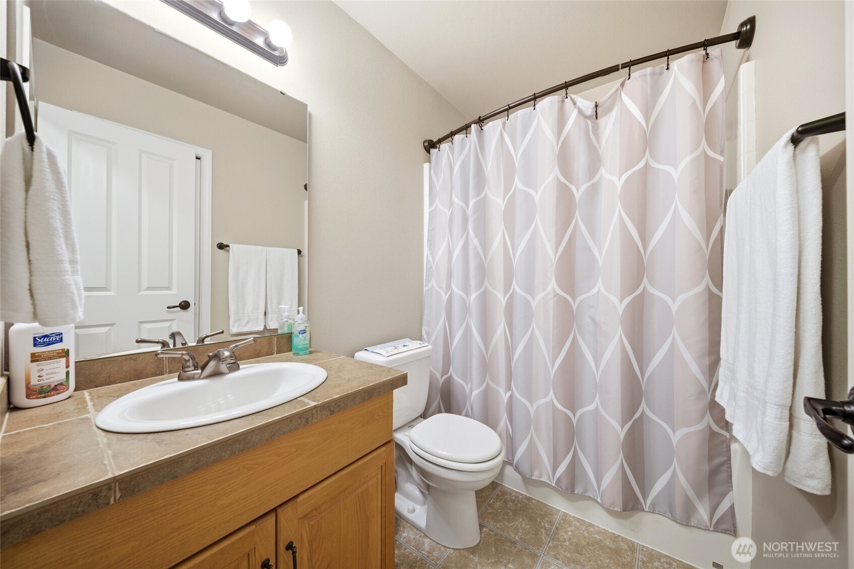946 Paine Road , Castle Rock, WA 98611
