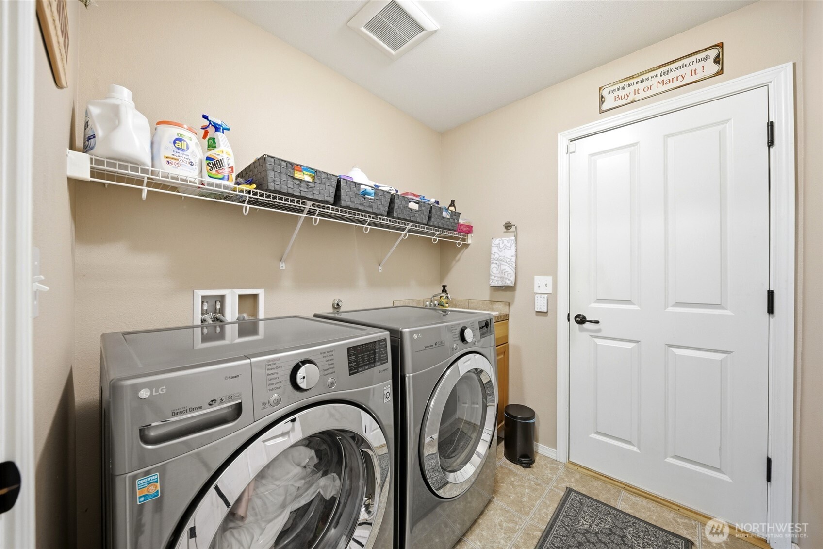 946 Paine Road , Castle Rock, WA 98611