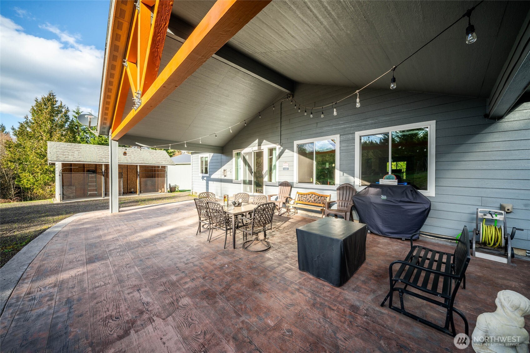 946 Paine Road , Castle Rock, WA 98611