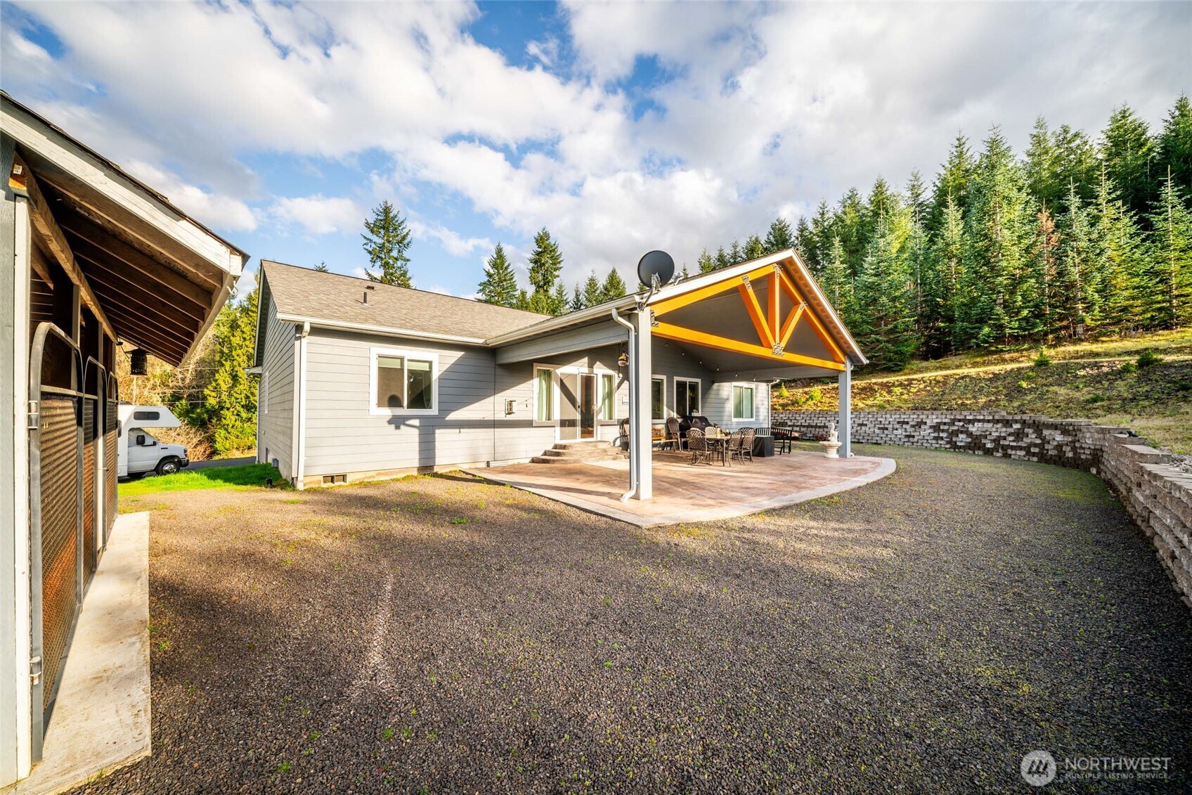946 Paine Road , Castle Rock, WA 98611
