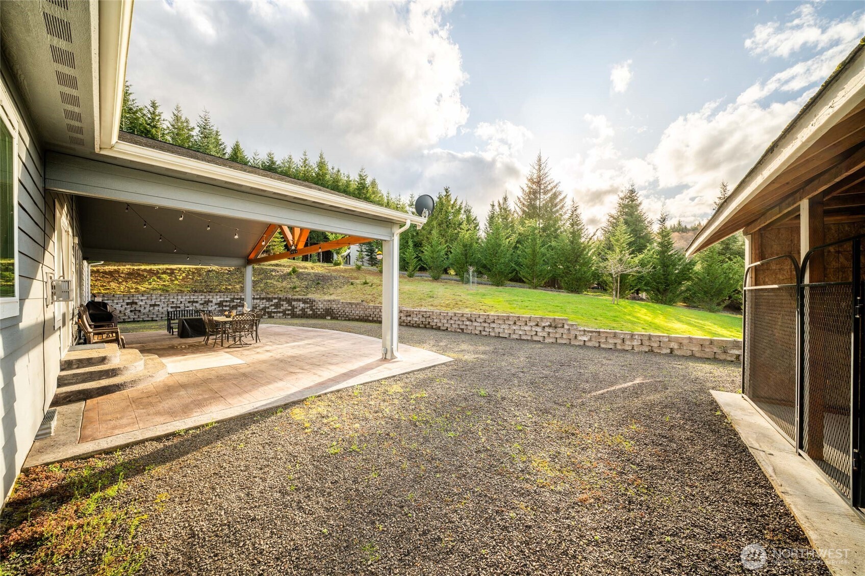 946 Paine Road , Castle Rock, WA 98611