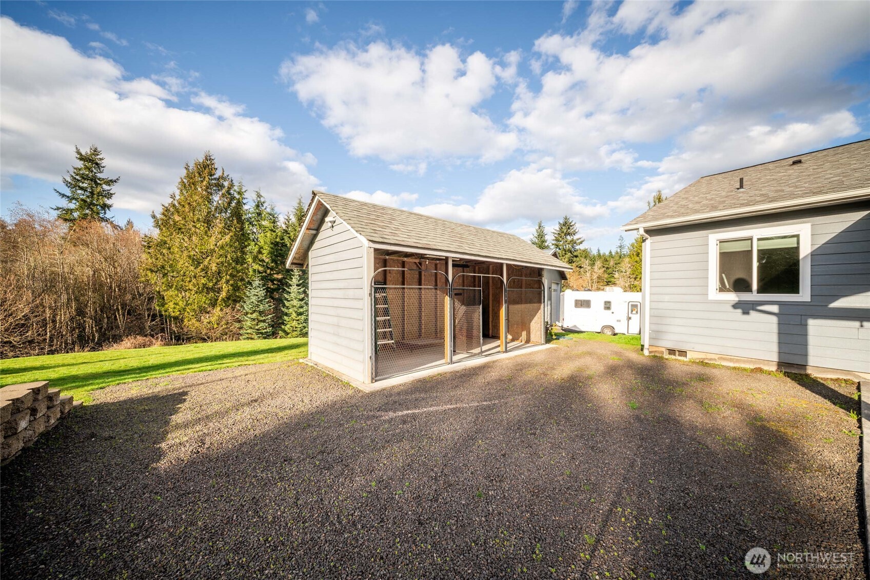 946 Paine Road , Castle Rock, WA 98611