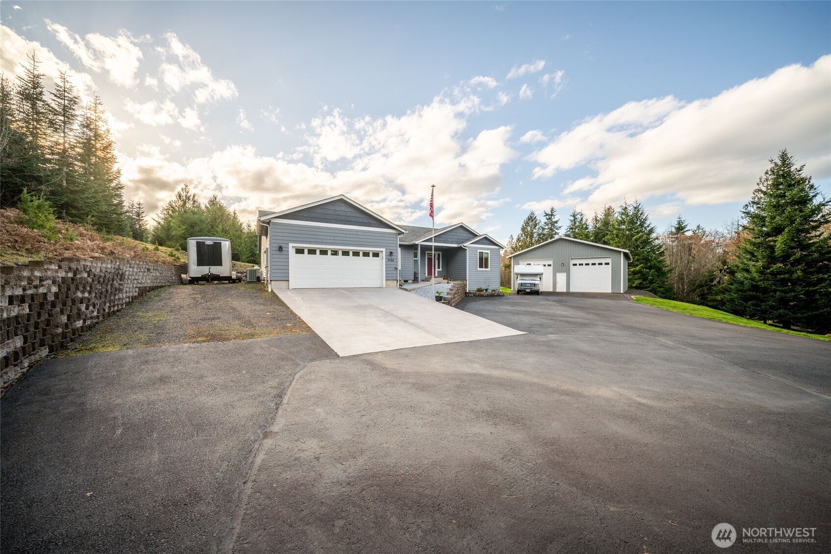 946 Paine Road , Castle Rock, WA 98611