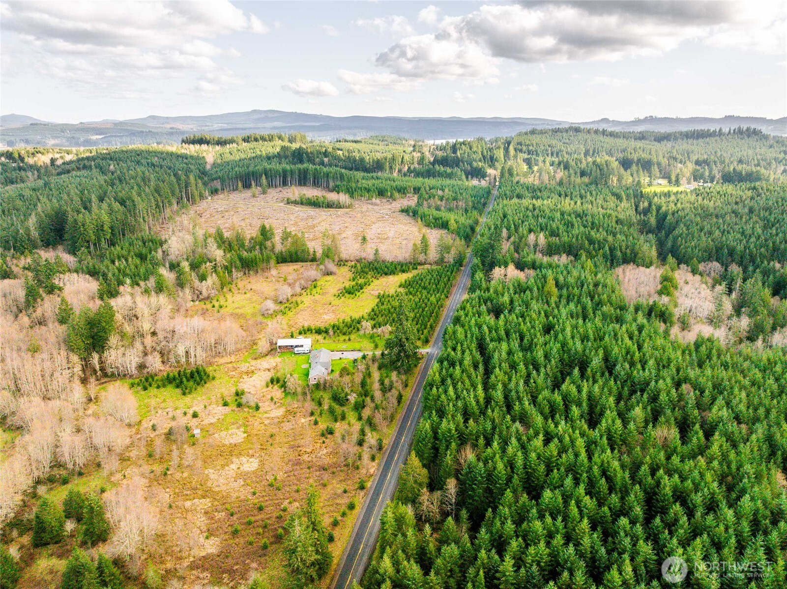 946 Paine Road , Castle Rock, WA 98611