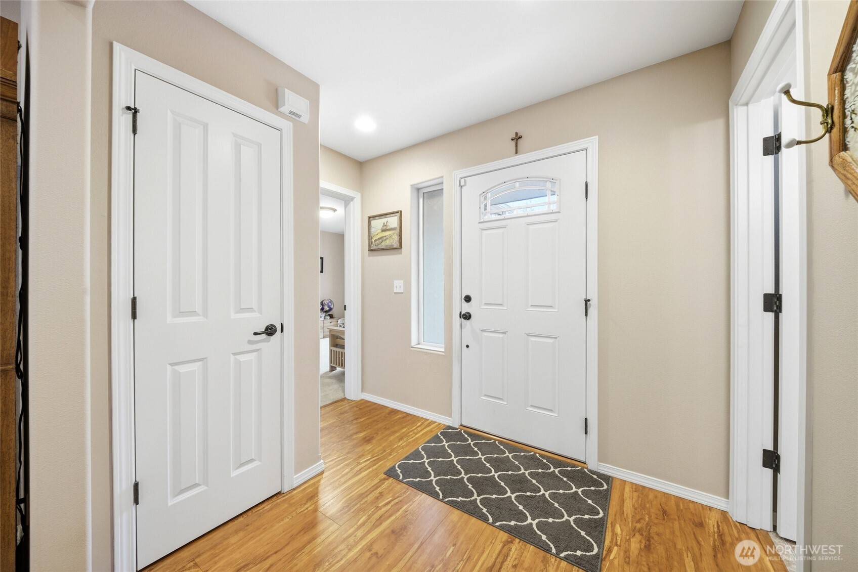 946 Paine Road , Castle Rock, WA 98611