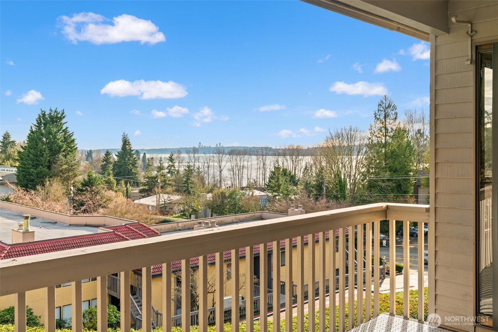 11640 100th Avenue NE #304, Kirkland, WA 98034