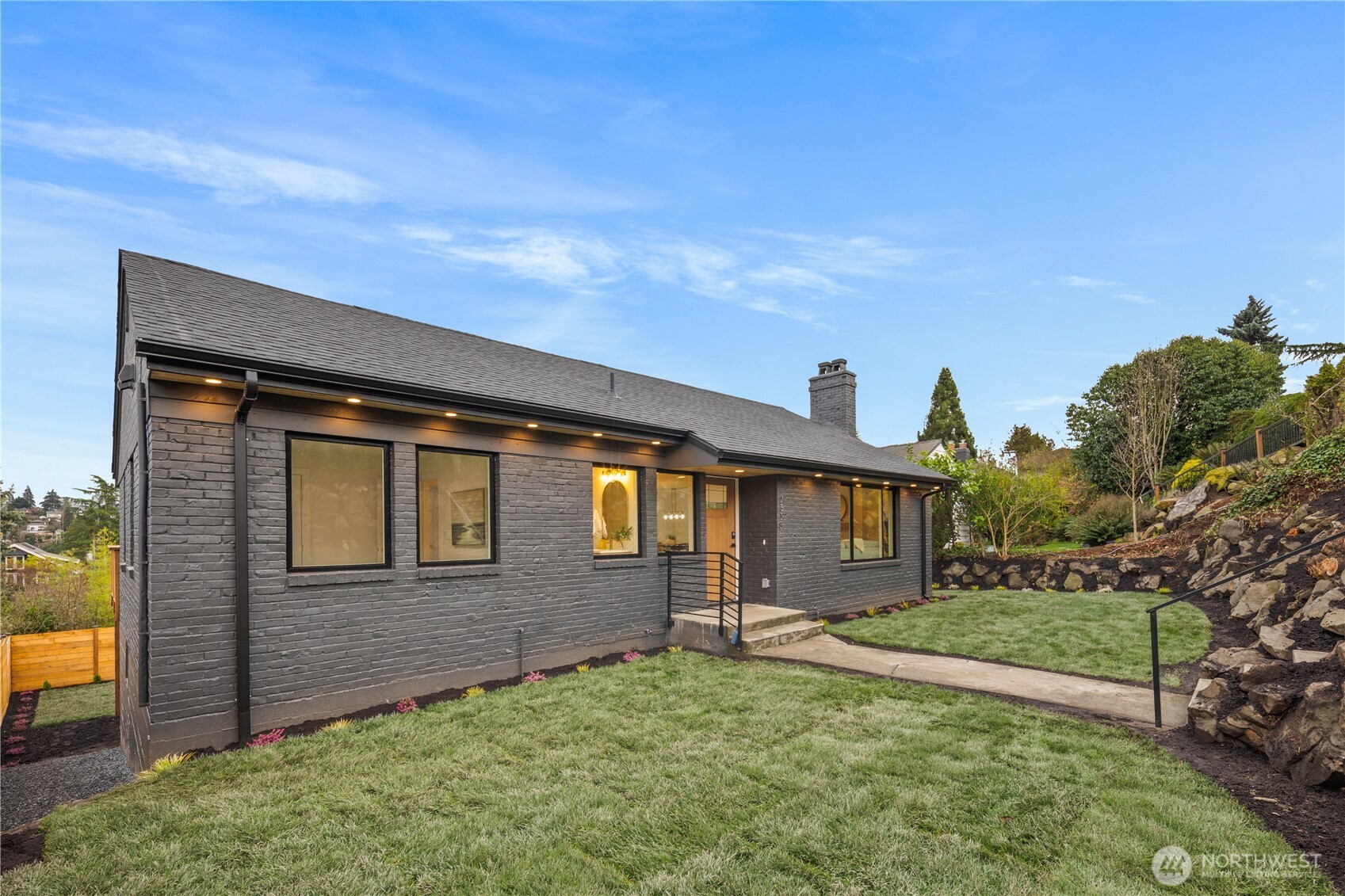 2518 36th Avenue W, Seattle, WA 98199