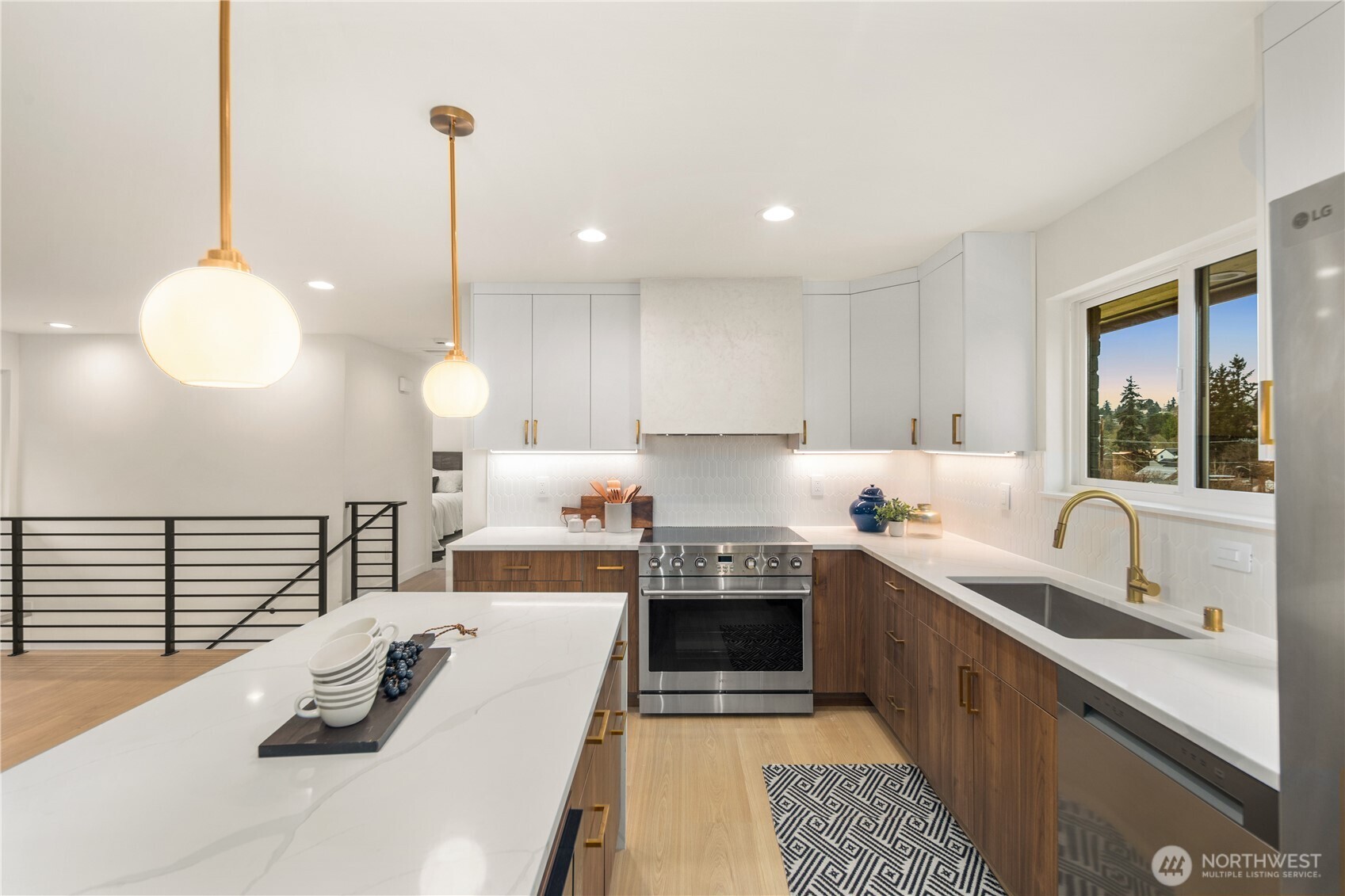 2518 36th Avenue W, Seattle, WA 98199