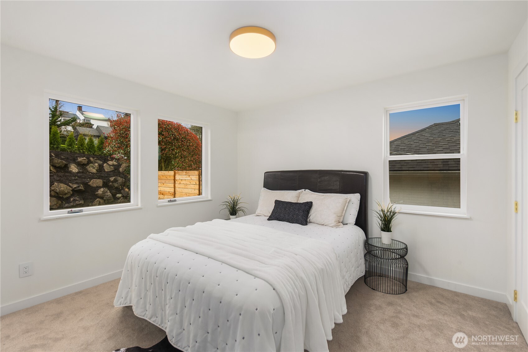 2518 36th Avenue W, Seattle, WA 98199