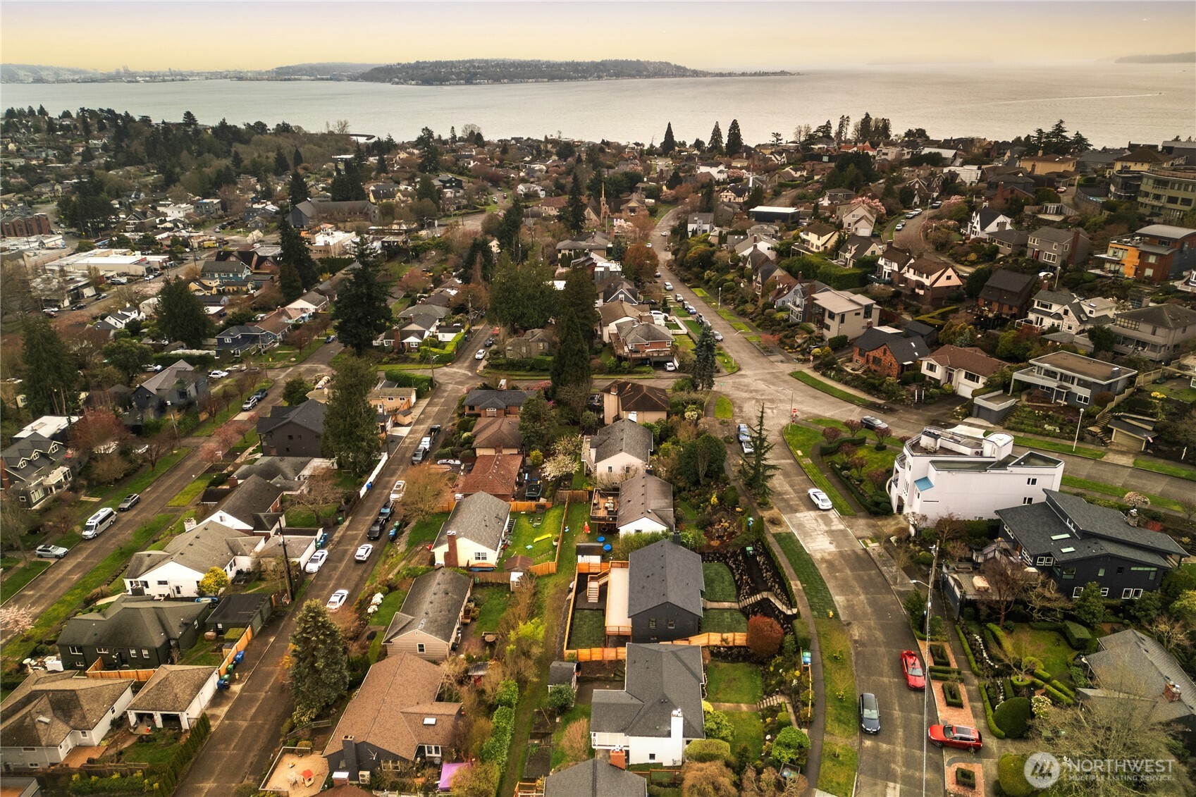 2518 36th Avenue W, Seattle, WA 98199