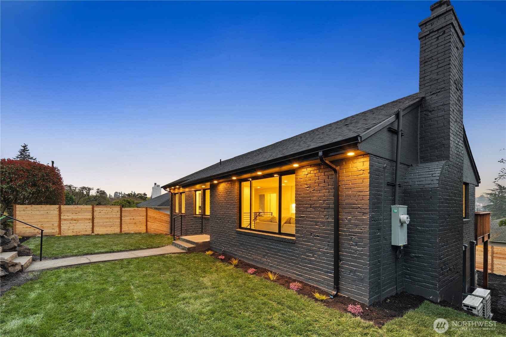 2518 36th Avenue W, Seattle, WA 98199