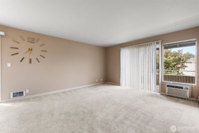 812 100th Avenue NE #202, Bellevue, WA 98004 - Photo 2