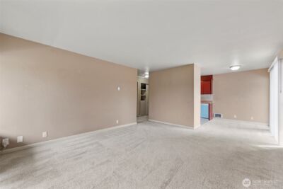 812 100th Avenue NE #202, Bellevue, WA 98004 - Photo 3