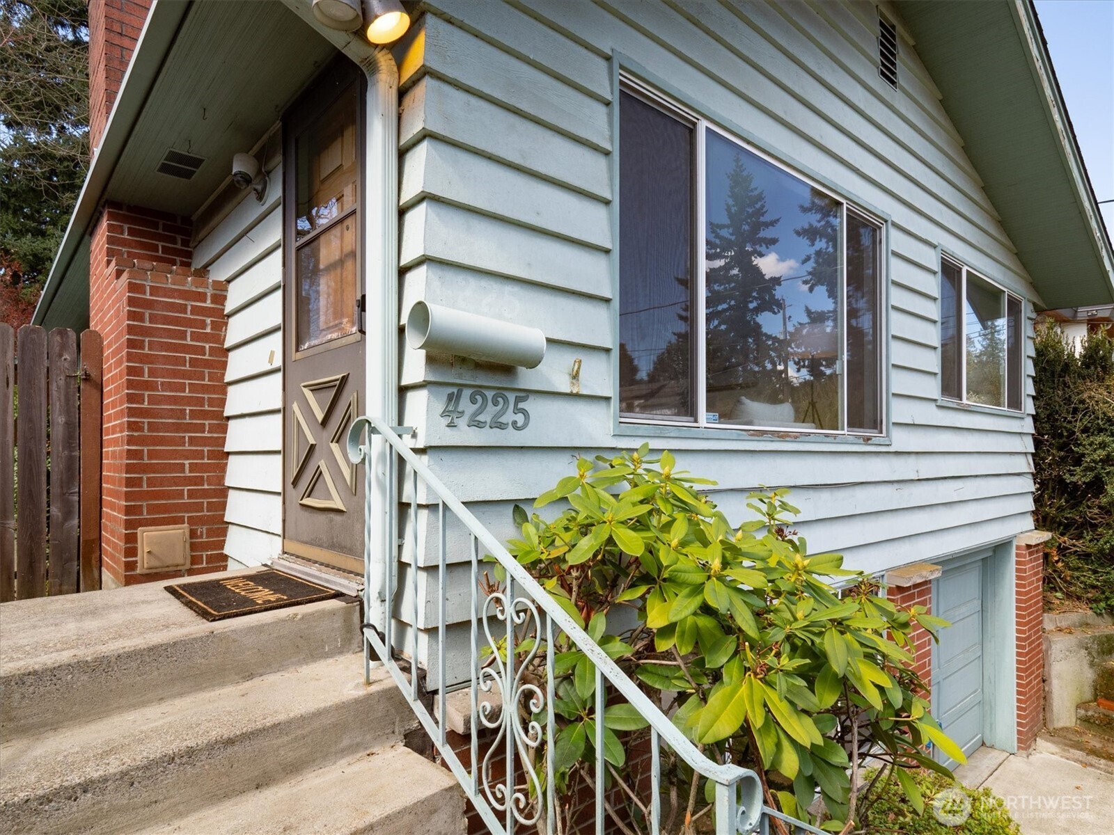 4225 46th Avenue S, Seattle, WA 98118