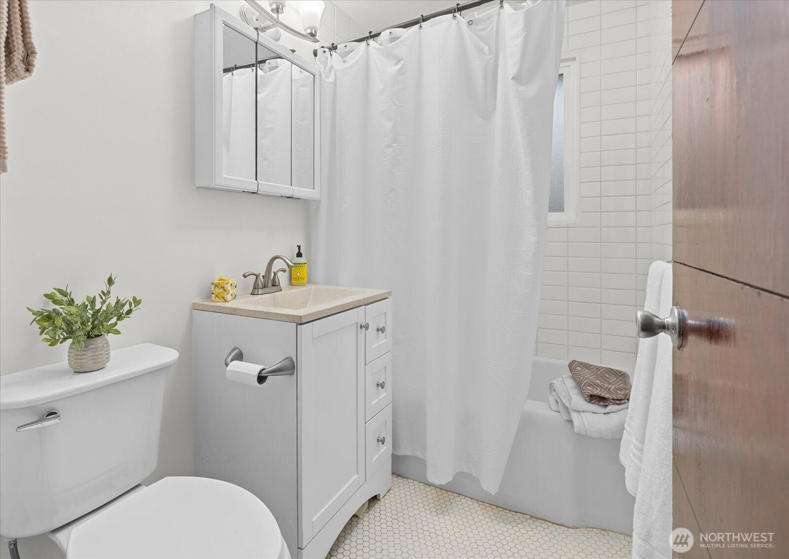 1011 NE 180TH Street , Shoreline, WA 98155