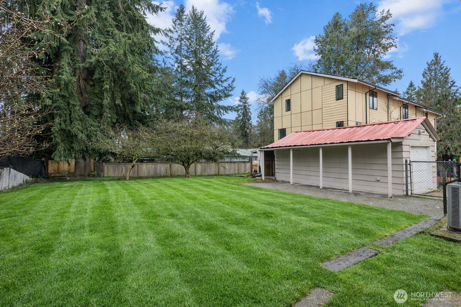 1011 NE 180TH Street , Shoreline, WA 98155