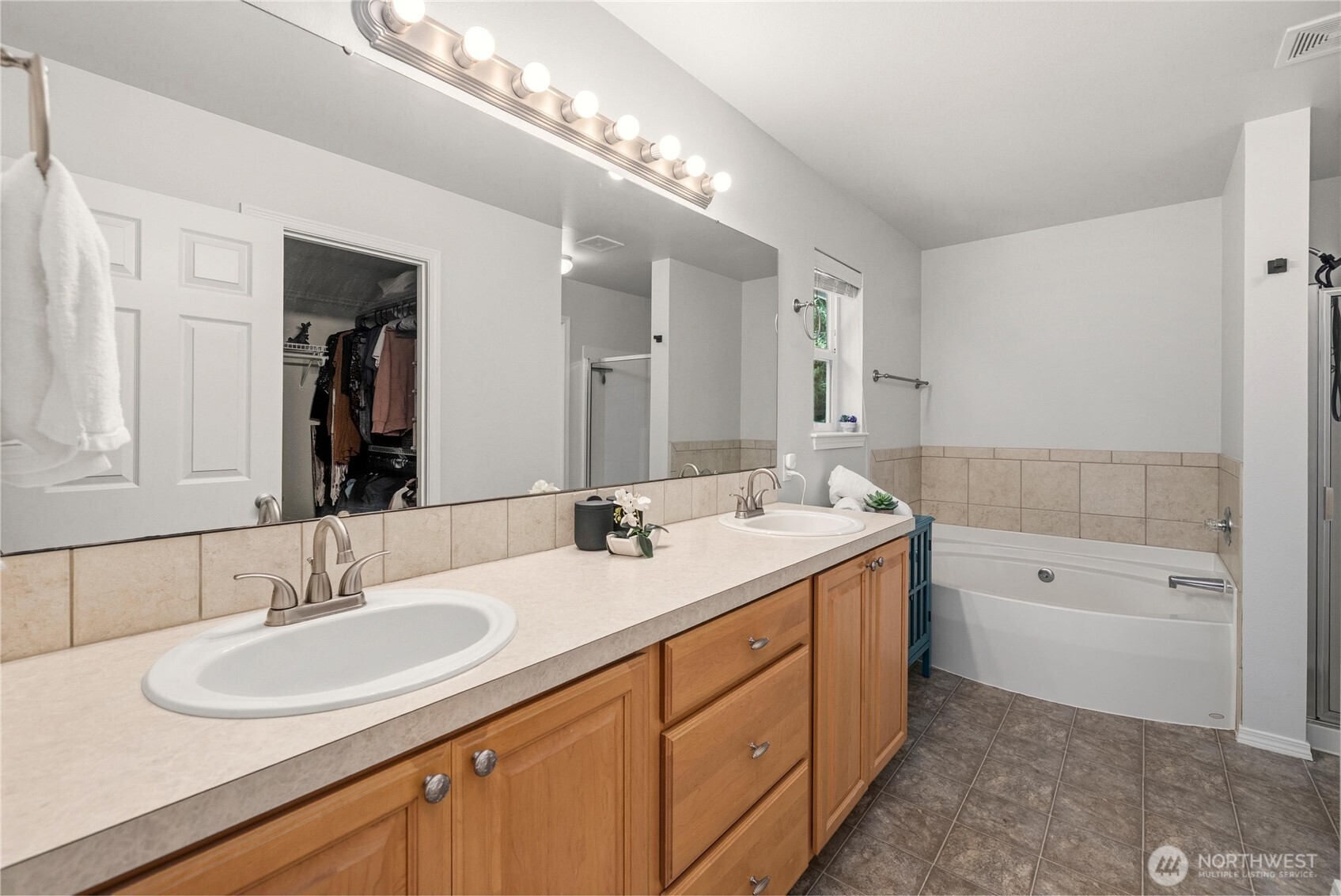 20424 190th Avenue E, Orting, WA 98360