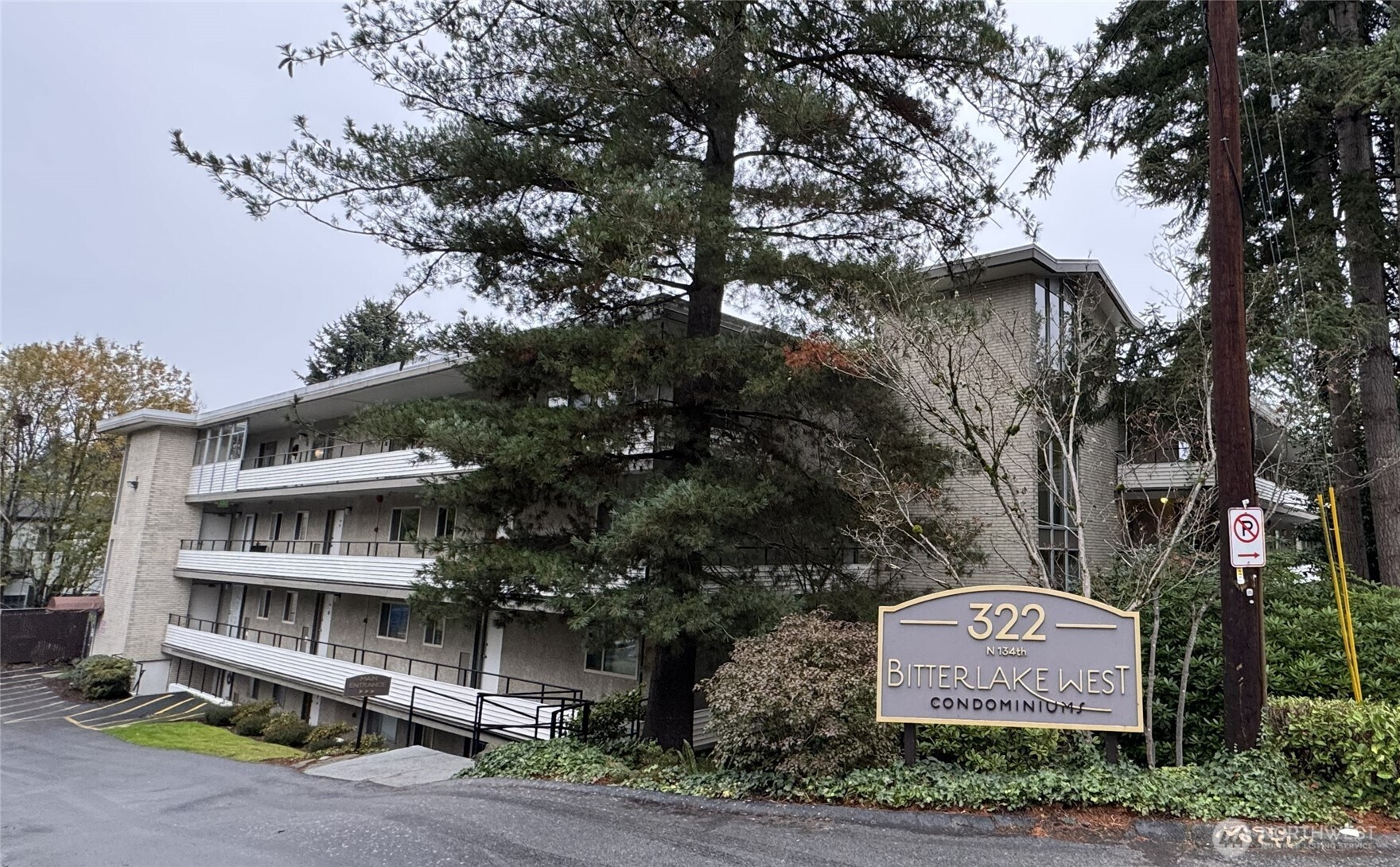 322 N 134th Street #203, Seattle, WA 98133-7441