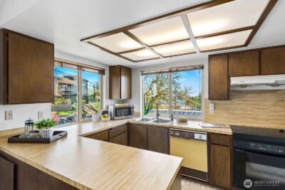 9928 64th Avenue S, Seattle, WA 98118 - Photo 11