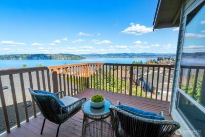 9928 64th Avenue S, Seattle, WA 98118 - Photo 2