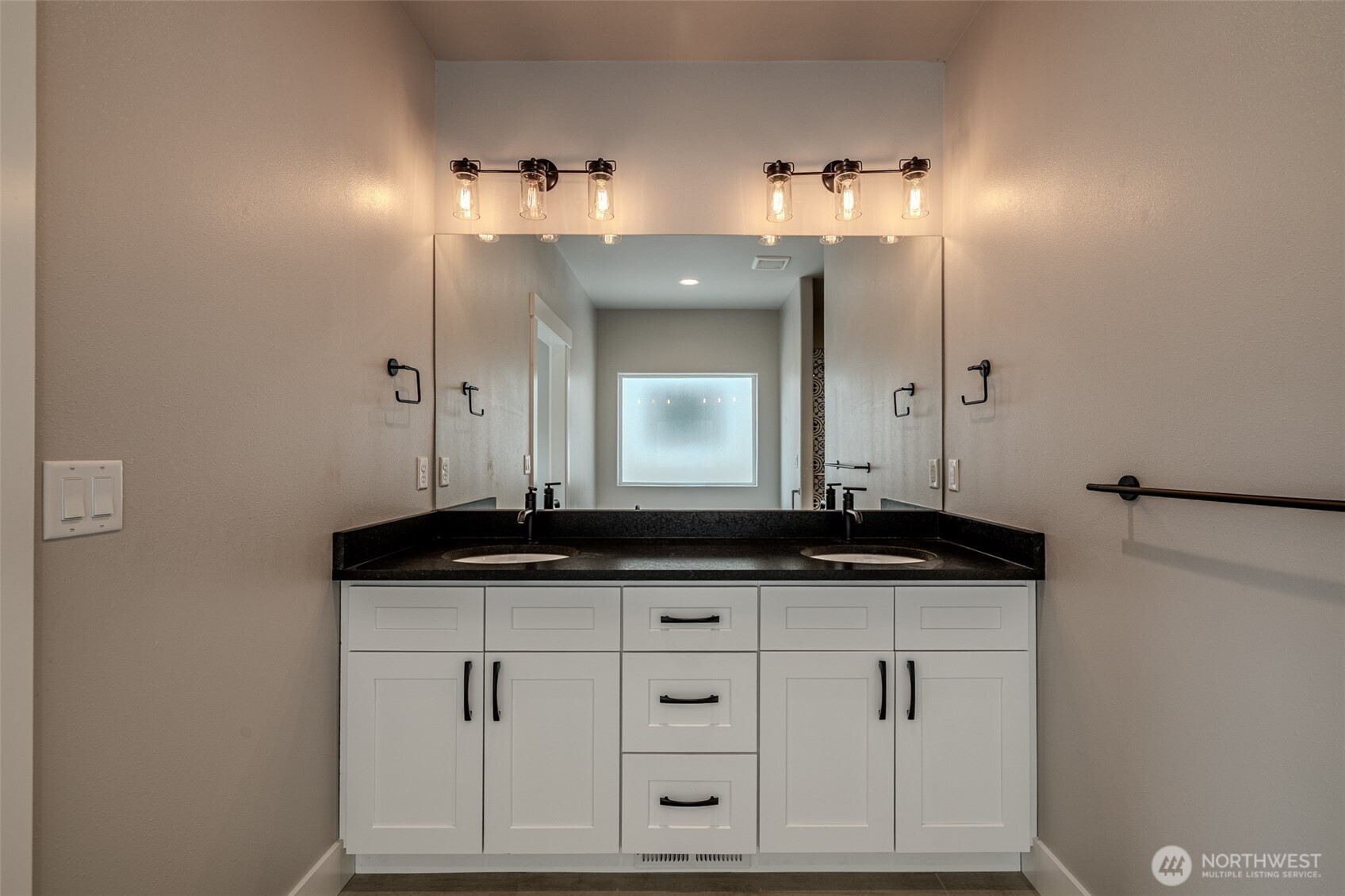 232 Solomon Loop NW, East Wenatchee, WA 98802